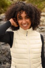 Brezrokavnik MAC-IN-A-SAC Alpine Down Gilet Smetana bela - slika 7