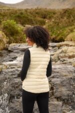 Brezrokavnik MAC-IN-A-SAC Alpine Down Gilet Smetana bela - slika 9